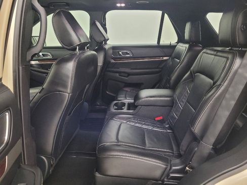 Used 2018 Ford Explorer Platinum image 18