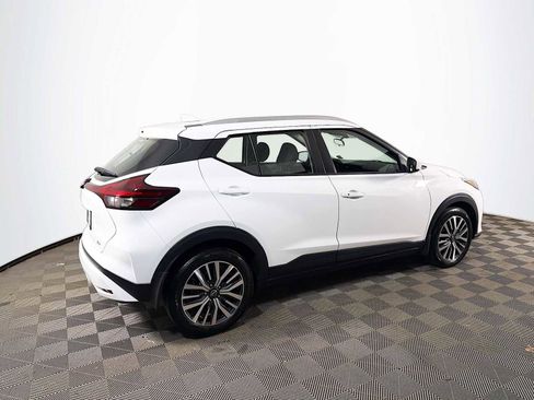 Used 2023 Nissan Kicks SV FWD image 4