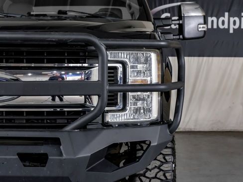 Used 2019 Ford F250 XLT w/ XLT Premium Package image 40