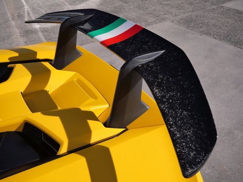 Used 2018 Lamborghini Huracan Performante image 12