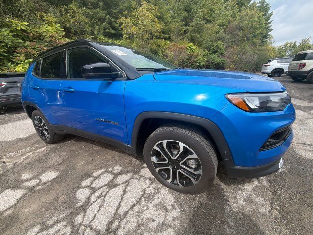 Used 2023 Jeep Compass Limited AWD/4WD image 7
