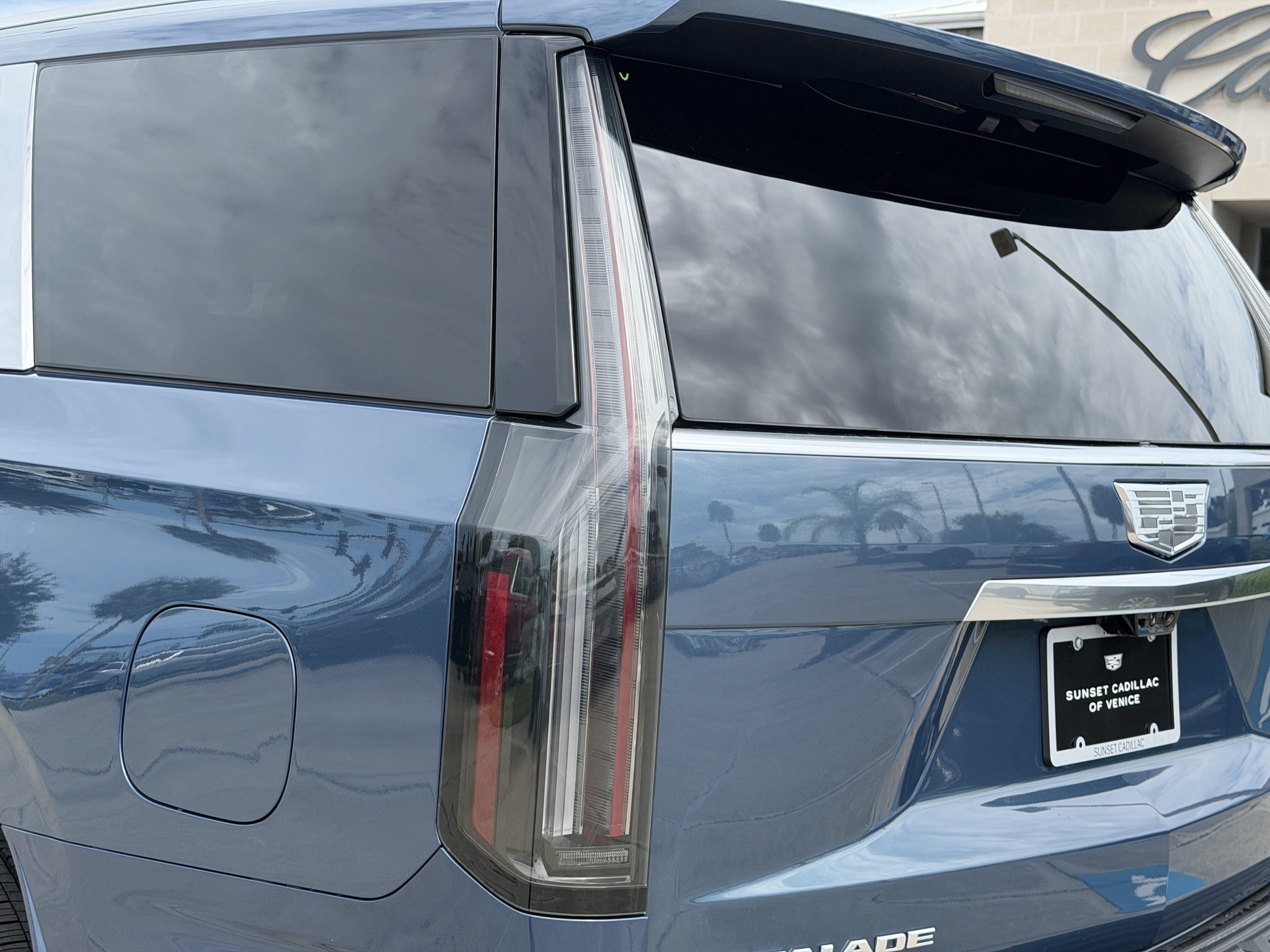 New 2026 Cadillac Escalade Luxury w/ LPO, Radiant Package AWD/4WD image 9