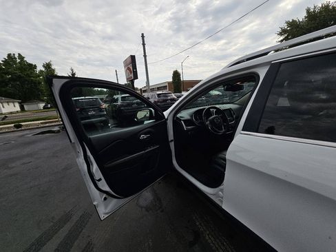 Used 2015 Jeep Cherokee Limited AWD/4WD image 18