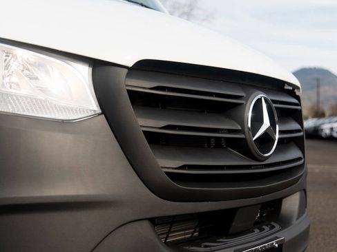 Used 2025 Mercedes-Benz Sprinter 2500 image 14