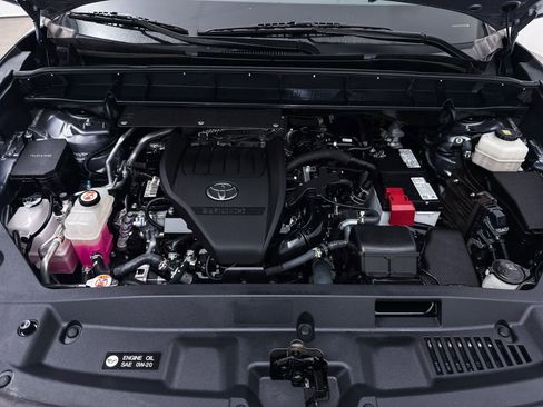 Used 2023 Toyota Highlander XLE FWD image 12