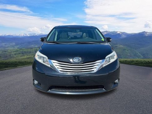 Used 2017 Toyota Sienna Limited AWD/4WD image 10
