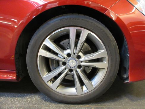 Used 2015 Mercedes-Benz E 250 BlueTEC 4MATIC Sedan image 19