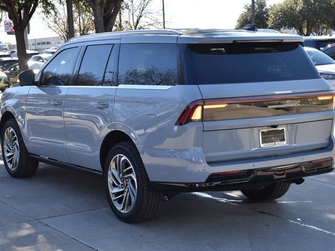 New 2025 Lincoln Navigator Reserve image 9