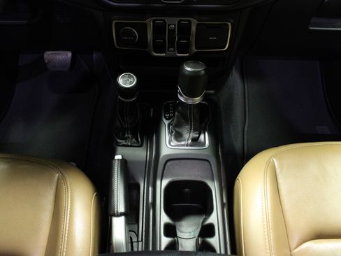 Used 2022 Jeep Wrangler Unlimited Sahara w/ Safety Group image 20