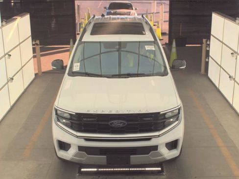 Used 2025 Ford Expedition Max Platinum image 19