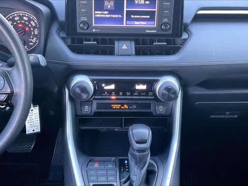 Used 2022 Toyota RAV4 LE image 9