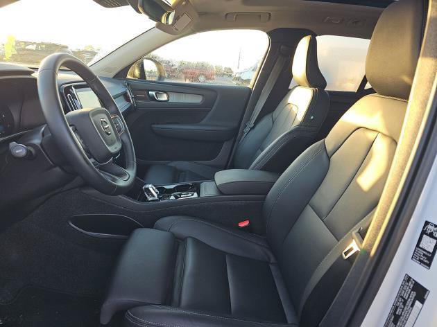 Certified 2026 Volvo XC40 B5 Plus AWD/4WD image 5