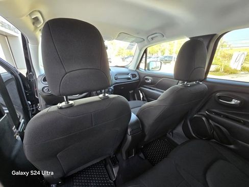 Used 2023 Jeep Renegade Latitude image 16