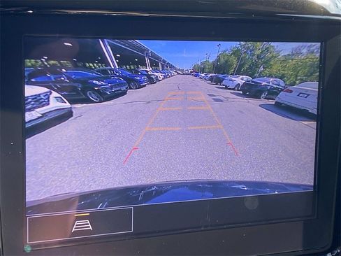 Used 2022 Chevrolet Traverse LT image 37