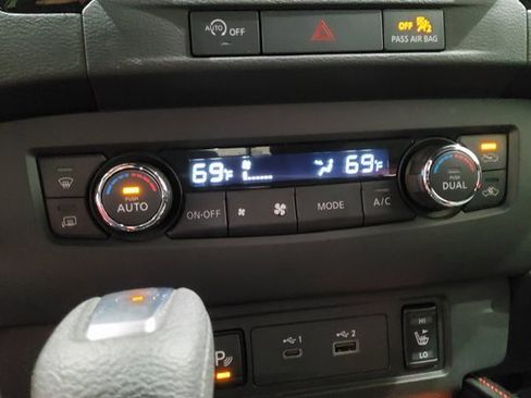 Used 2023 Nissan Frontier PRO-4X w/ Pro Convenience Package image 39