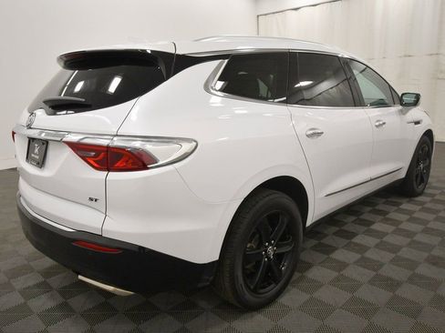 Used 2024 Buick Enclave Essence image 8