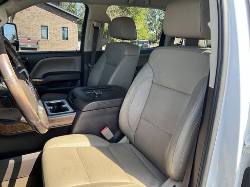 Used 2018 GMC Sierra 2500 SLT w/ Duramax Plus Package AWD/4WD image 9