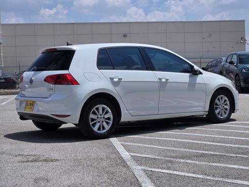 Used 2016 Volkswagen Golf 4-Door FWD image 3
