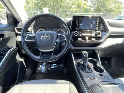 Used 2022 Toyota Highlander Bronze Edition AWD/4WD image 17
