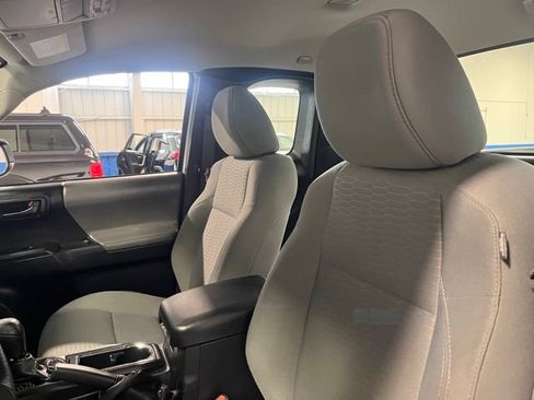 Used 2017 Toyota Tacoma SR image 16