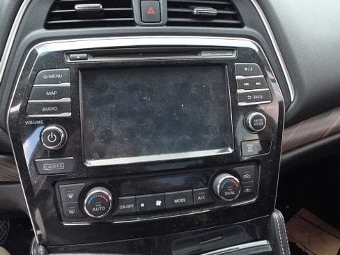 Used 2016 Nissan Maxima Platinum w/ Interior Lighting Package FWD image 11