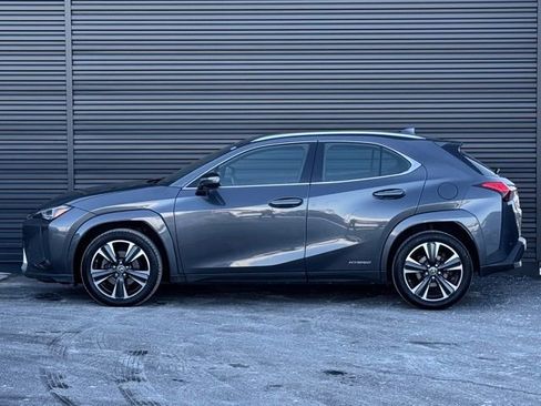 Used 2022 Lexus UX 250h w/ Premium Package image 2