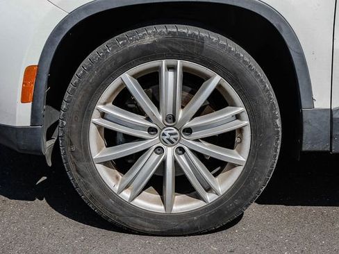 Used 2011 Volkswagen Tiguan SEL image 11