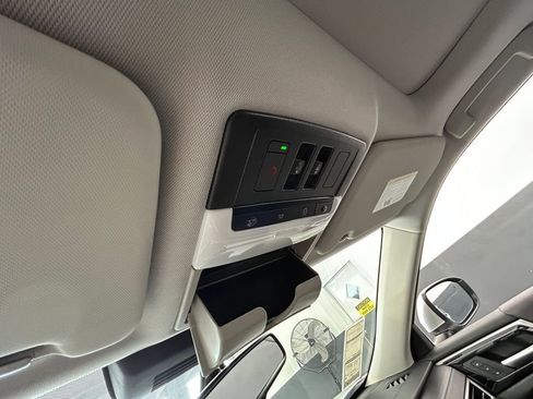 New 2025 Mitsubishi Outlander SEL image 36