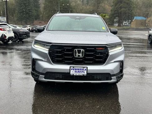 Used 2025 Honda Pilot TrailSport image 3