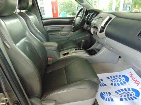 Used 2010 Toyota Tacoma 4x4 Double Cab w/ TRD Sport Pkg image 25