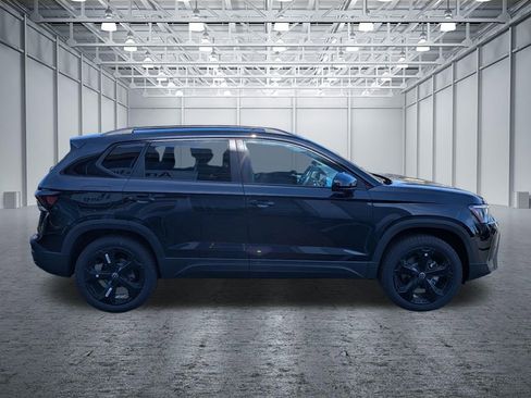 New 2026 Volkswagen Taos SE image 6