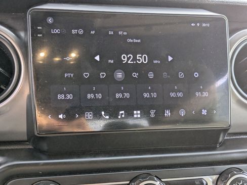 Used 2021 Jeep Gladiator Willys image 22