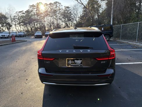 Certified 2025 Volvo V60 B5 Cross Country Plus image 6