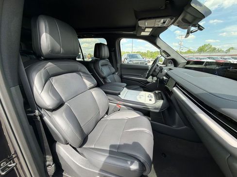 New 2026 Lincoln Navigator Reserve AWD/4WD image 26