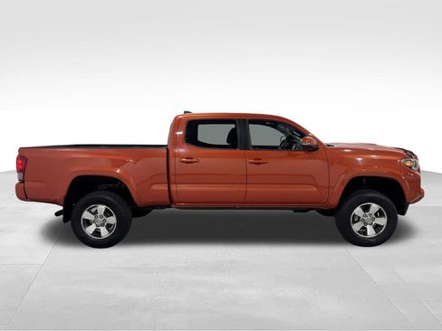 Used 2016 Toyota Tacoma TRD Sport AWD/4WD image 21