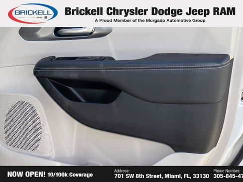 Used 2024 Chrysler Pacifica Touring-L image 14