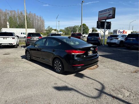 Used 2017 Hyundai Elantra SE image 7