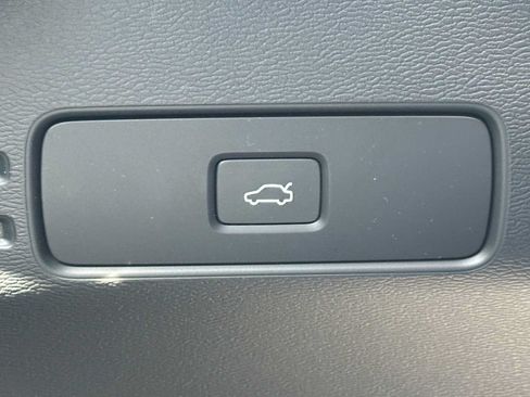 Certified 2023 Volvo C40 P8 Recharge Ultimate w/ Protection Package Premier AWD/4WD image 30