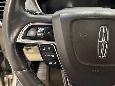 Used 2019 Lincoln Nautilus Select AWD/4WD image 23