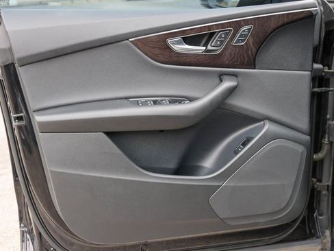 Used 2021 Audi Q8 Premium w/ Convenience Package image 11