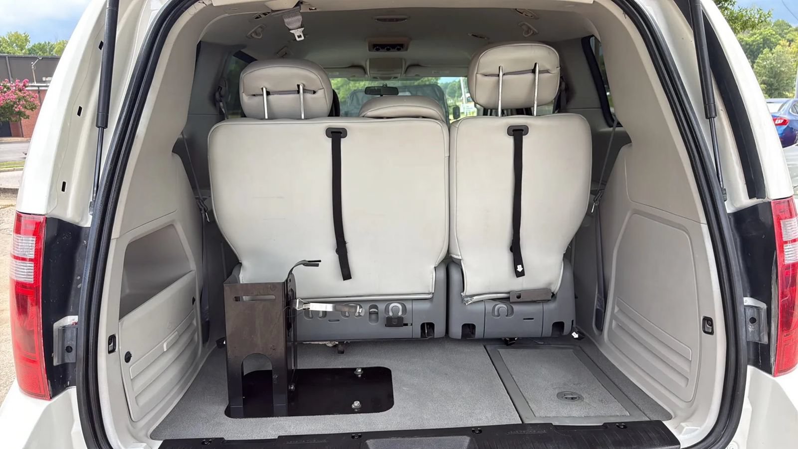 Used 2010 Dodge Grand Caravan SE w/ Climate Group FWD image 15