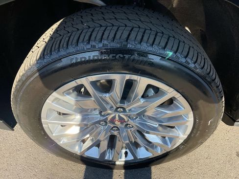 Used 2024 GMC Yukon Denali image 37