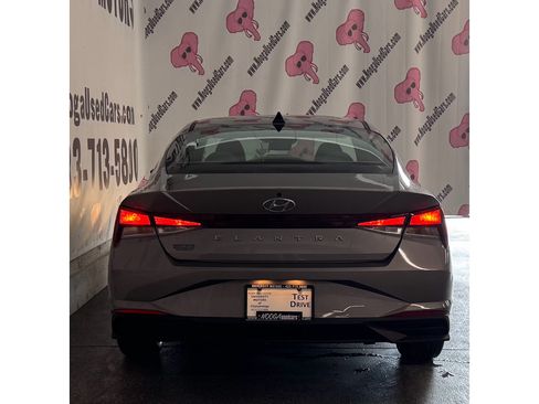 Used 2022 Hyundai Elantra SEL w/ Convenience Package FWD image 11