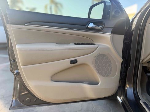Used 2019 Jeep Grand Cherokee Overland RWD image 17