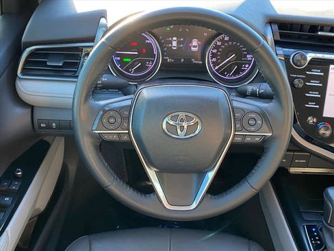 Used 2020 Toyota Camry XLE image 7