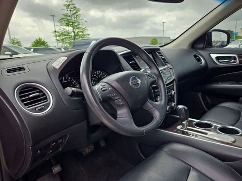 Used 2014 Nissan Pathfinder SL w/ Cargo Package FWD image 2