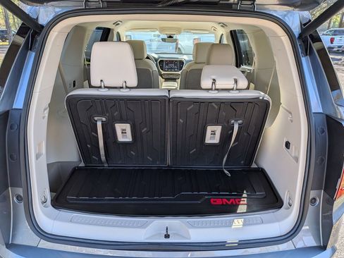 Used 2022 GMC Acadia Denali w/ Denali Technology Package image 13