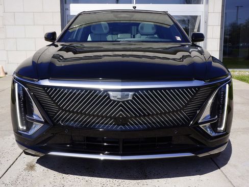 New 2024 Cadillac Lyriq Luxury image 12