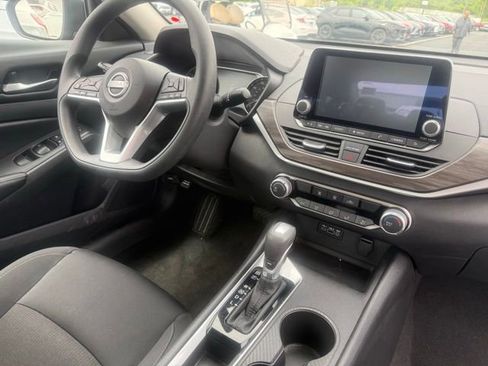 Used 2025 Nissan Altima 2.5 SV FWD image 5
