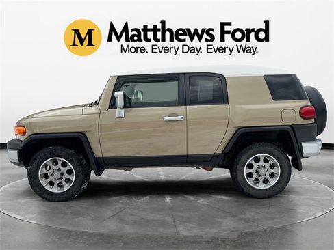 Used 2013 Toyota FJ Cruiser 4WD image 2